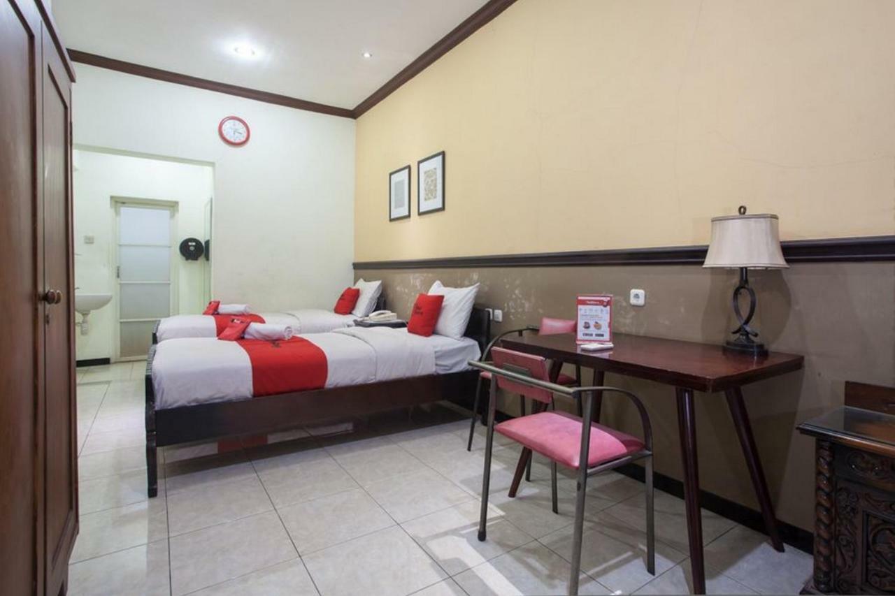 Hotel Reddoorz @ Urip Sumoharjo Surabaya Exterior foto