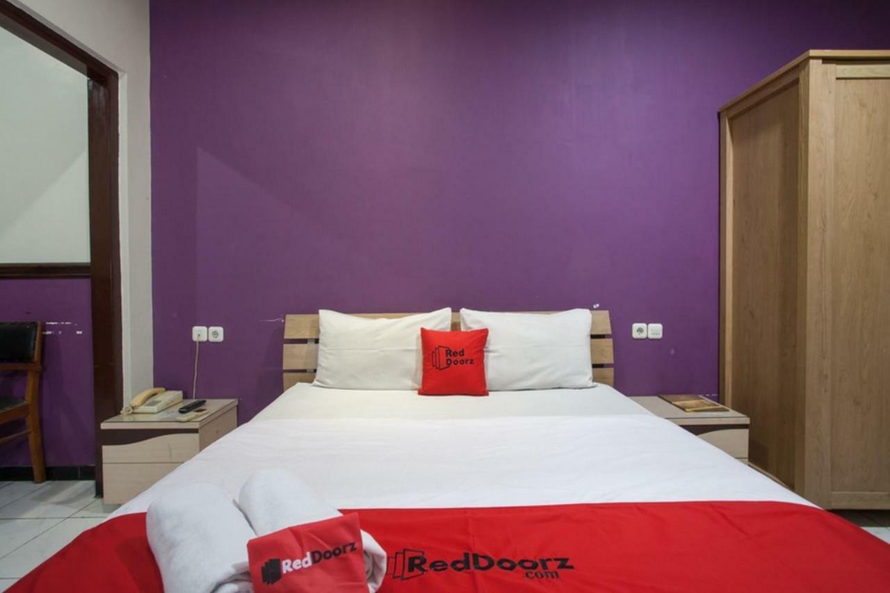 Hotel Reddoorz @ Urip Sumoharjo Surabaya Exterior foto